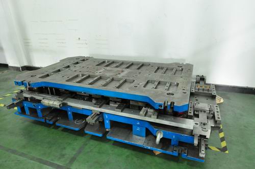 汽车模具(1).jpg